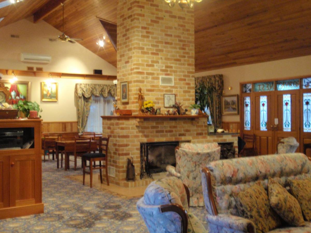 Robyn’s Nest Lakeside Resort