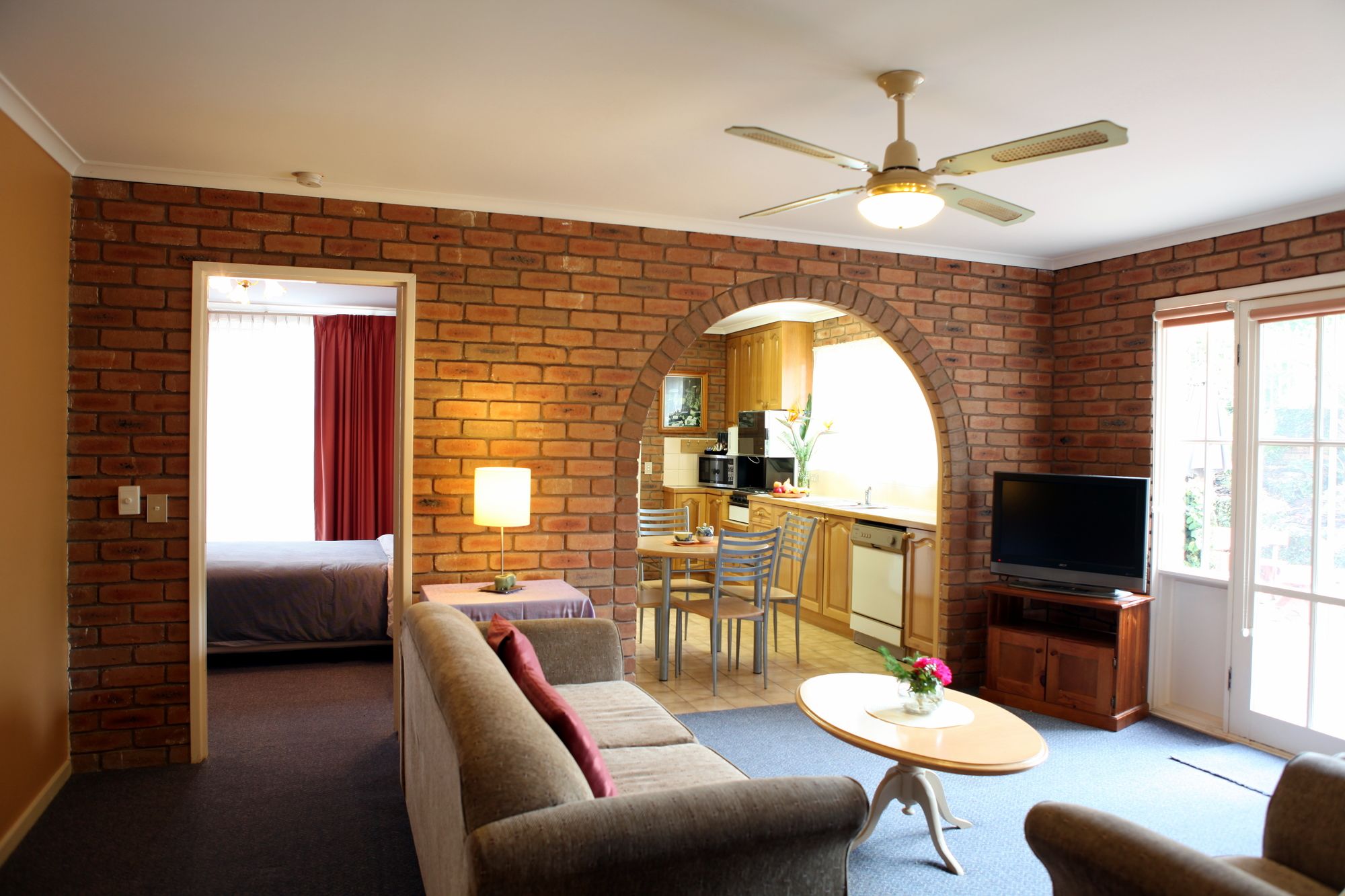 Summerhill Motor Inn