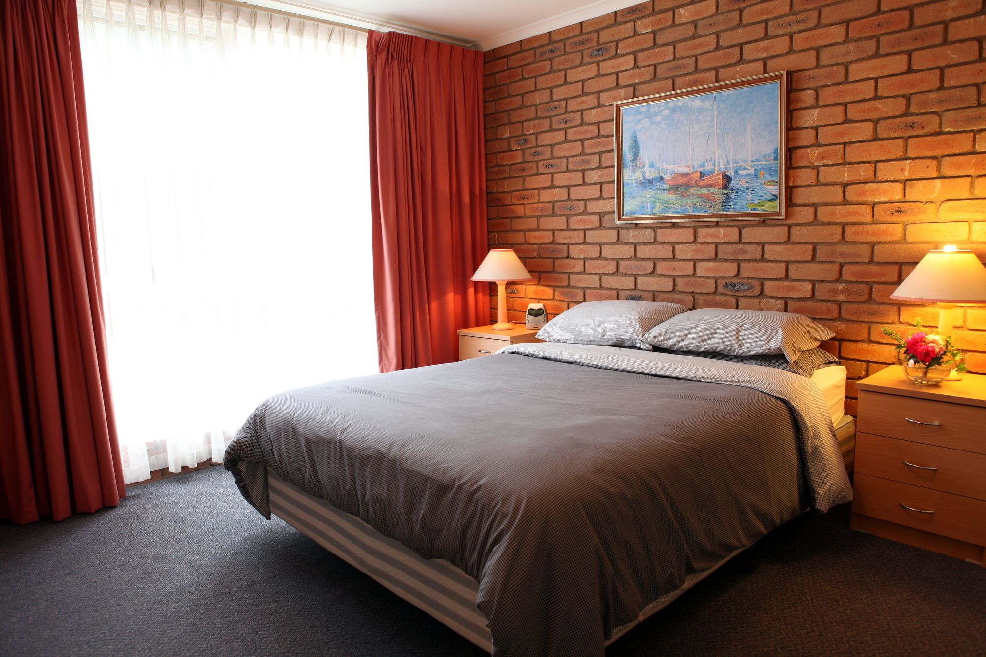 Summerhill Motor Inn
