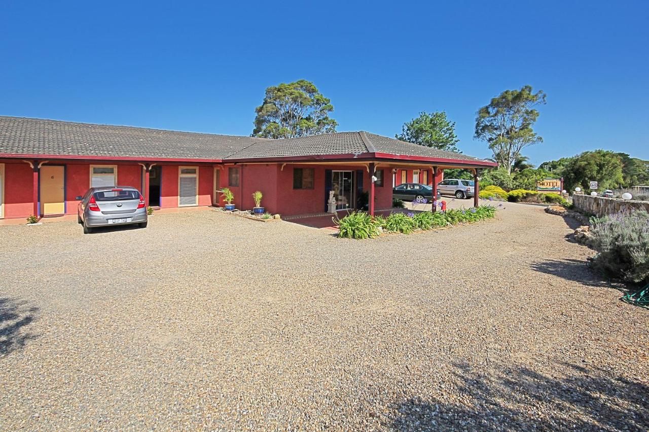 Milton Village Motel