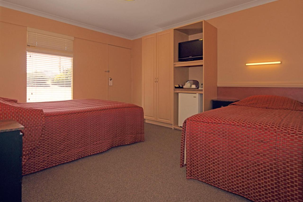 Milton Village Motel