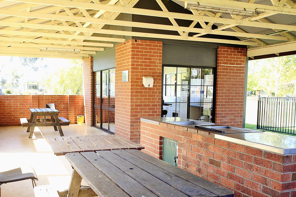 Maidens Inn Moama Holiday & Caravan Park