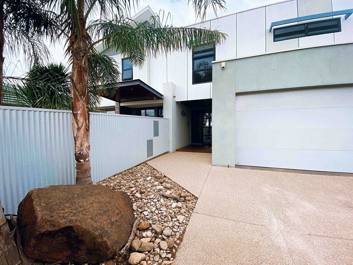 Rl Apartments
