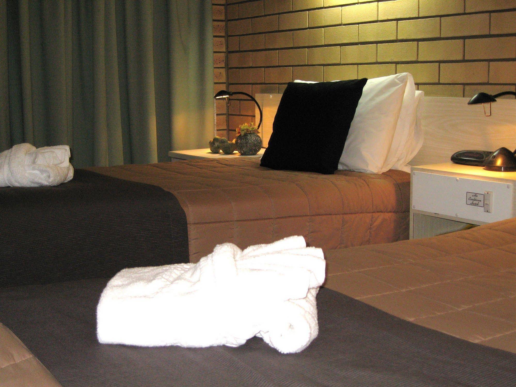 Golden Harvest Motor Inn