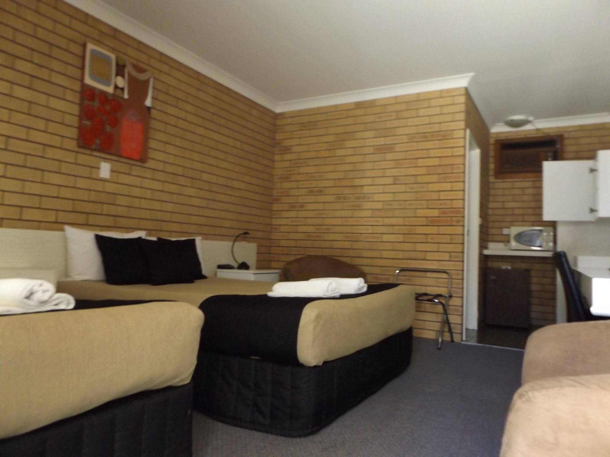 Golden Harvest Motor Inn