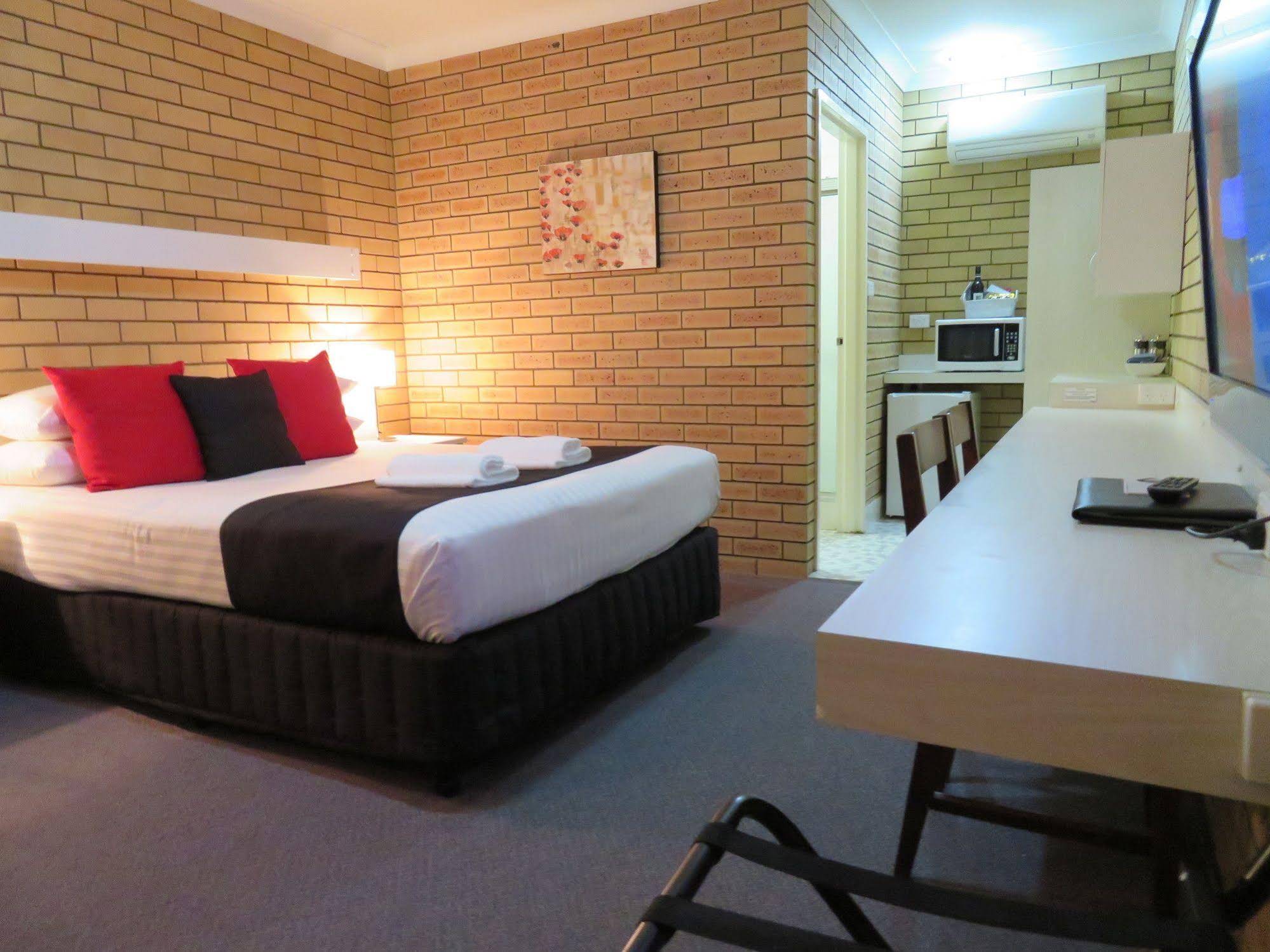 Golden Harvest Motor Inn