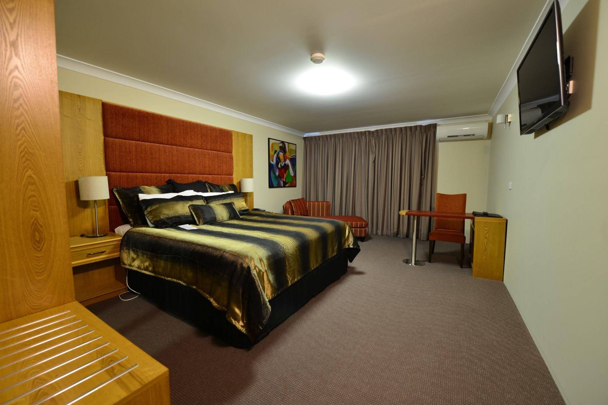 Winning Post Motor Inn