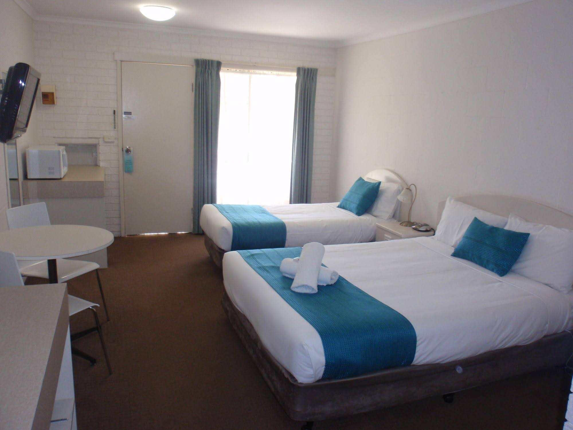 Capricorn Motor Inn