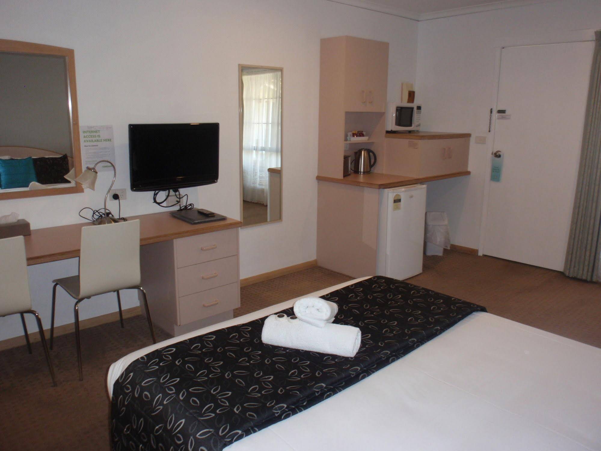 Capricorn Motor Inn