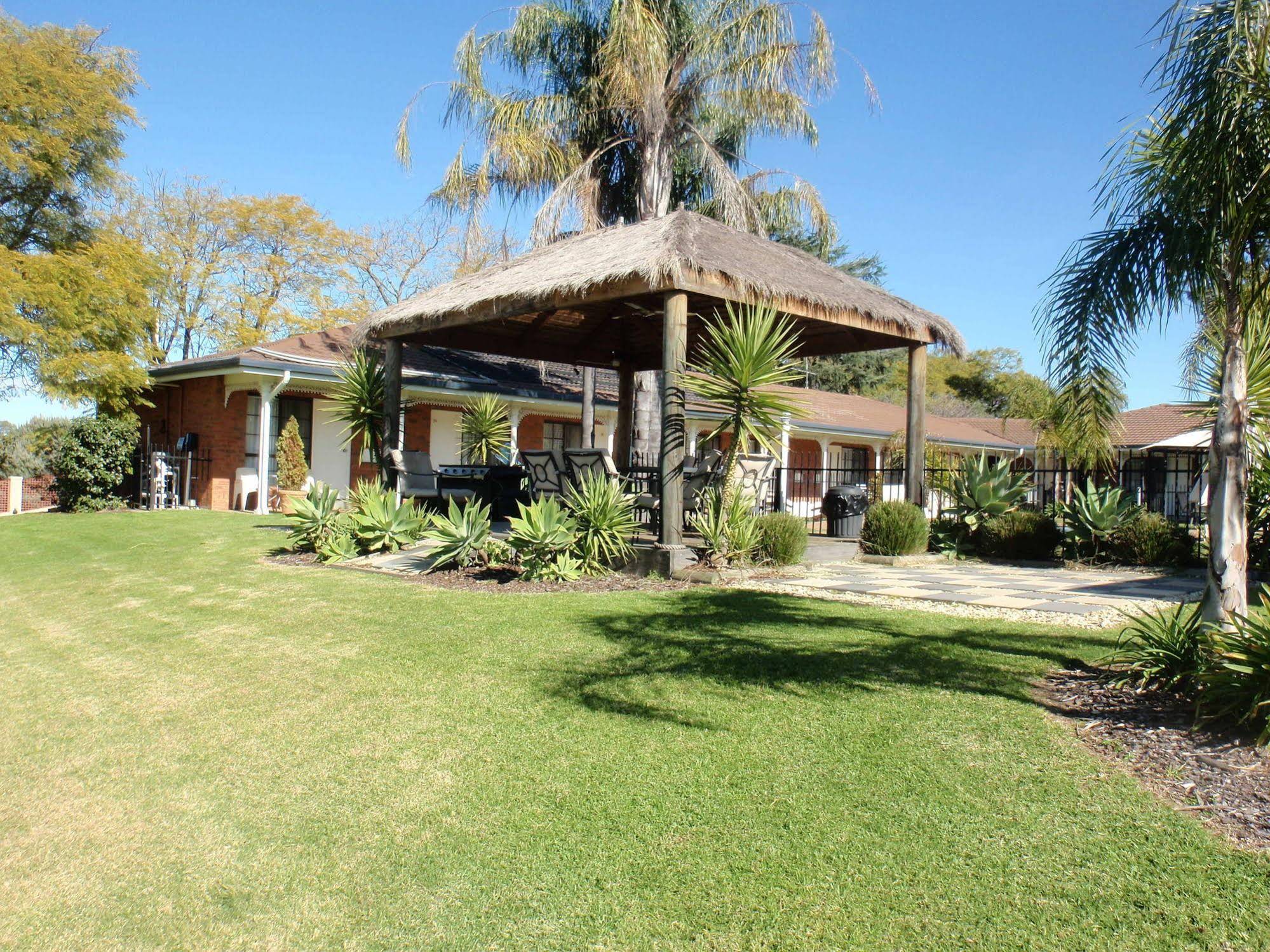 Capricorn Motor Inn