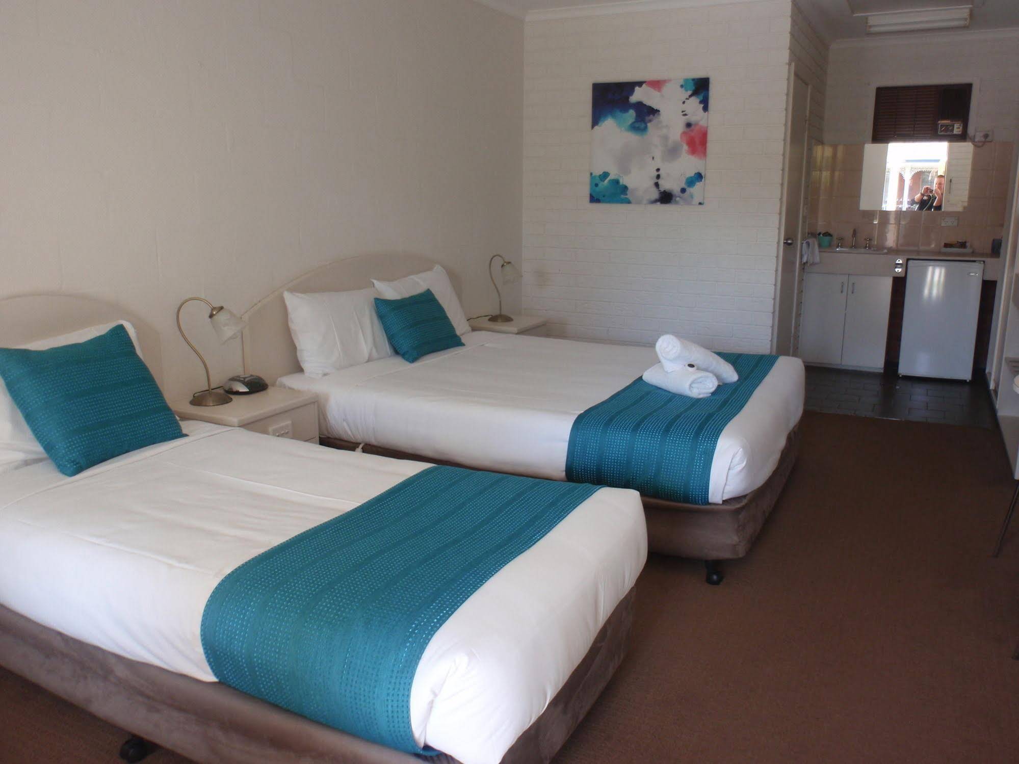 Capricorn Motor Inn