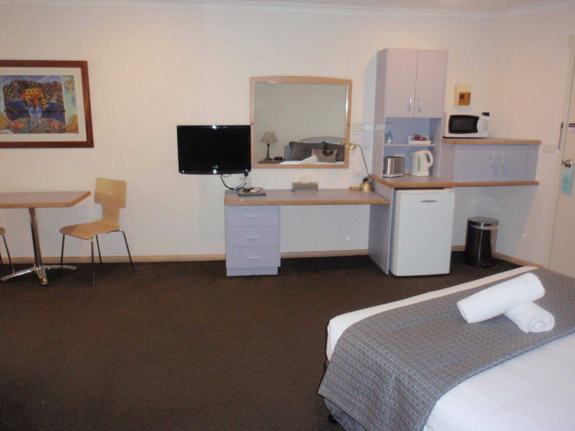 Capricorn Motor Inn