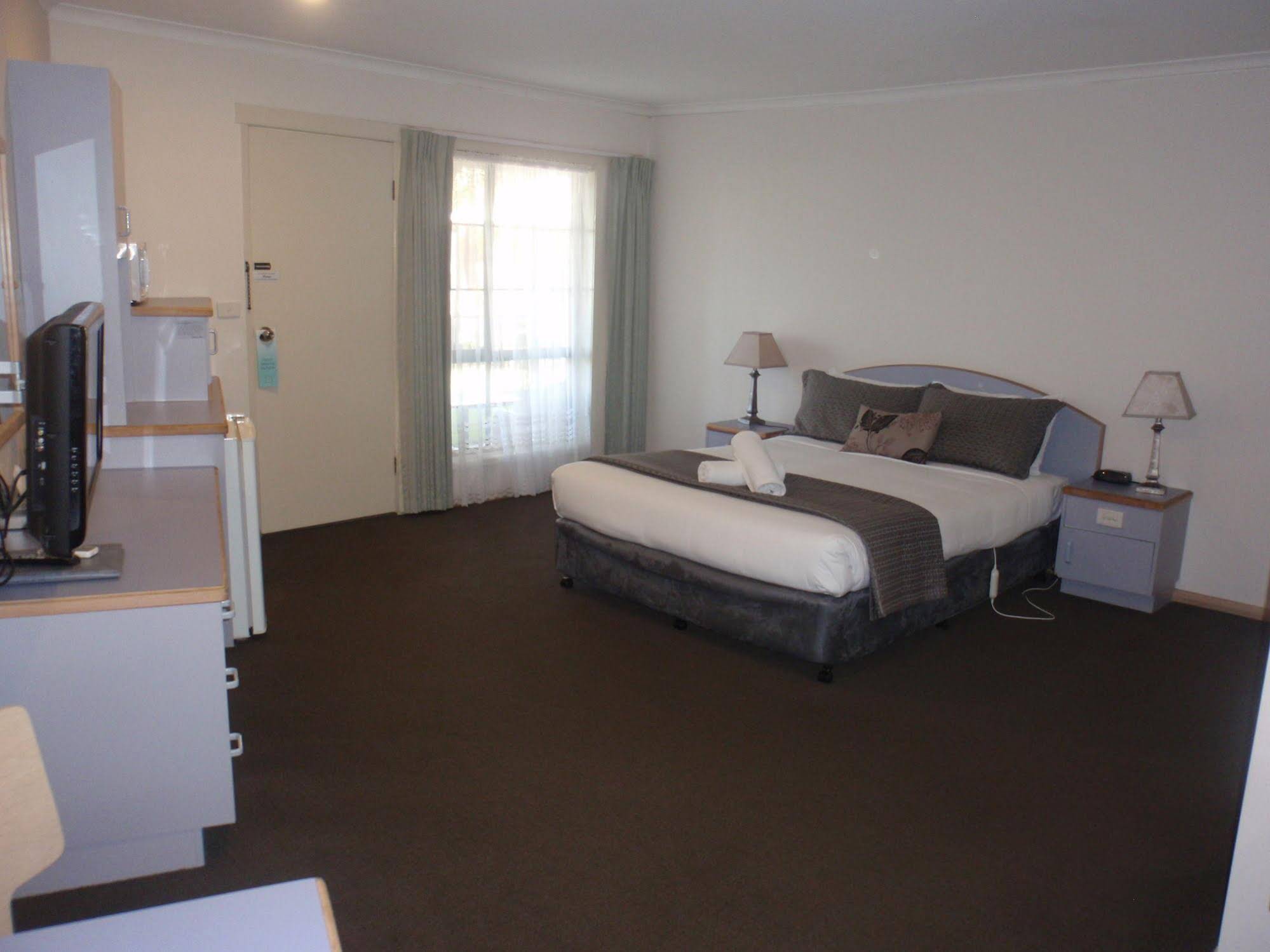 Capricorn Motor Inn