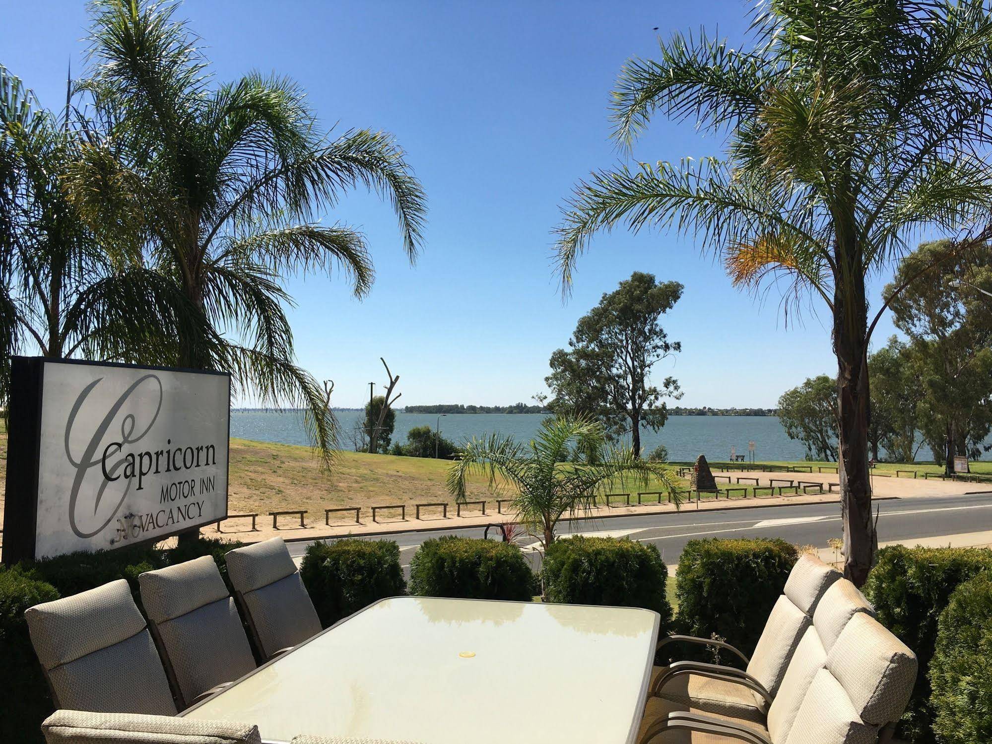 Capricorn Motor Inn