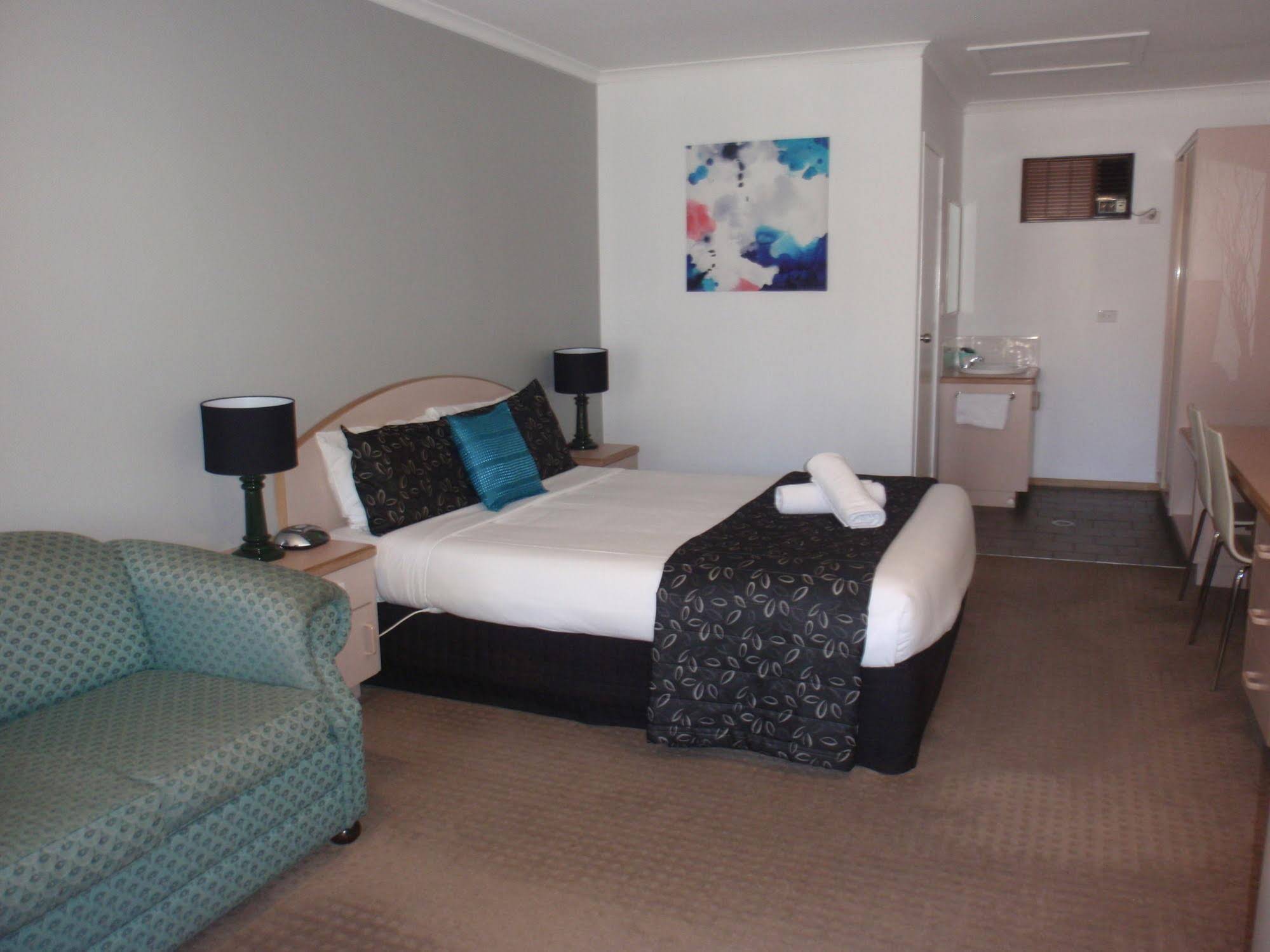 Capricorn Motor Inn