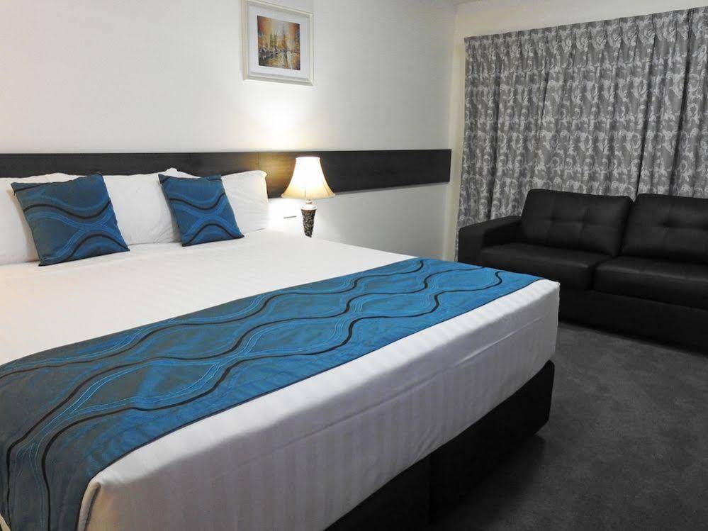 Poinciana Motel