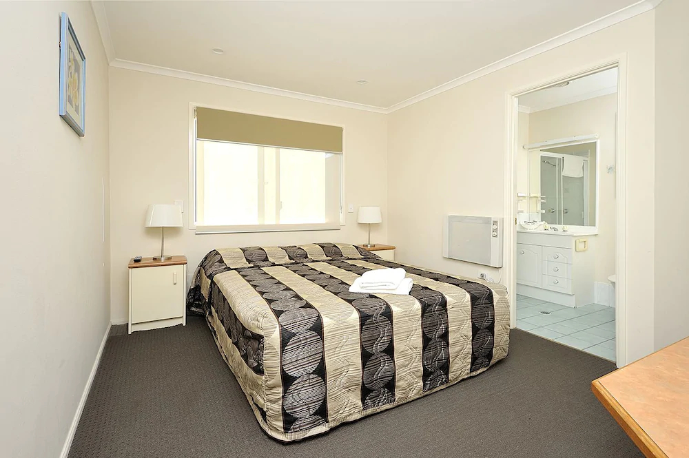 Sydney Lakeside