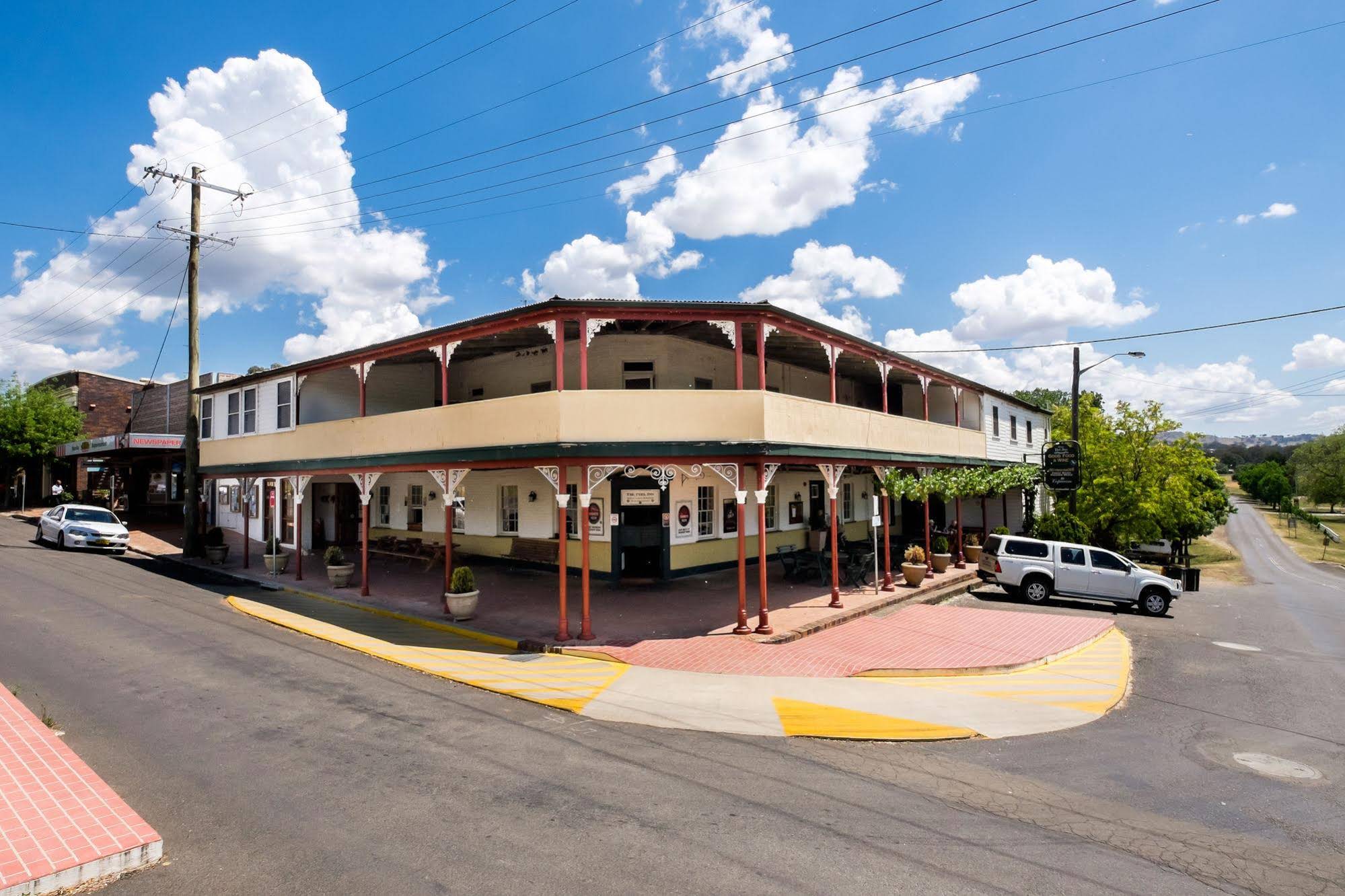 Peel Inn Hotel