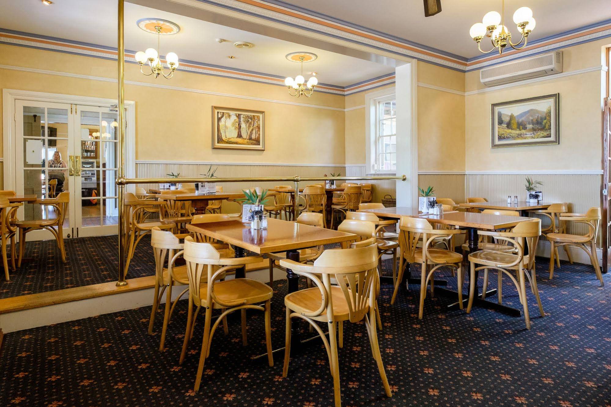 Peel Inn Hotel