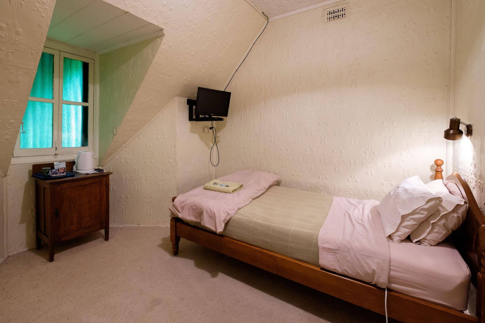 Peel Inn Hotel