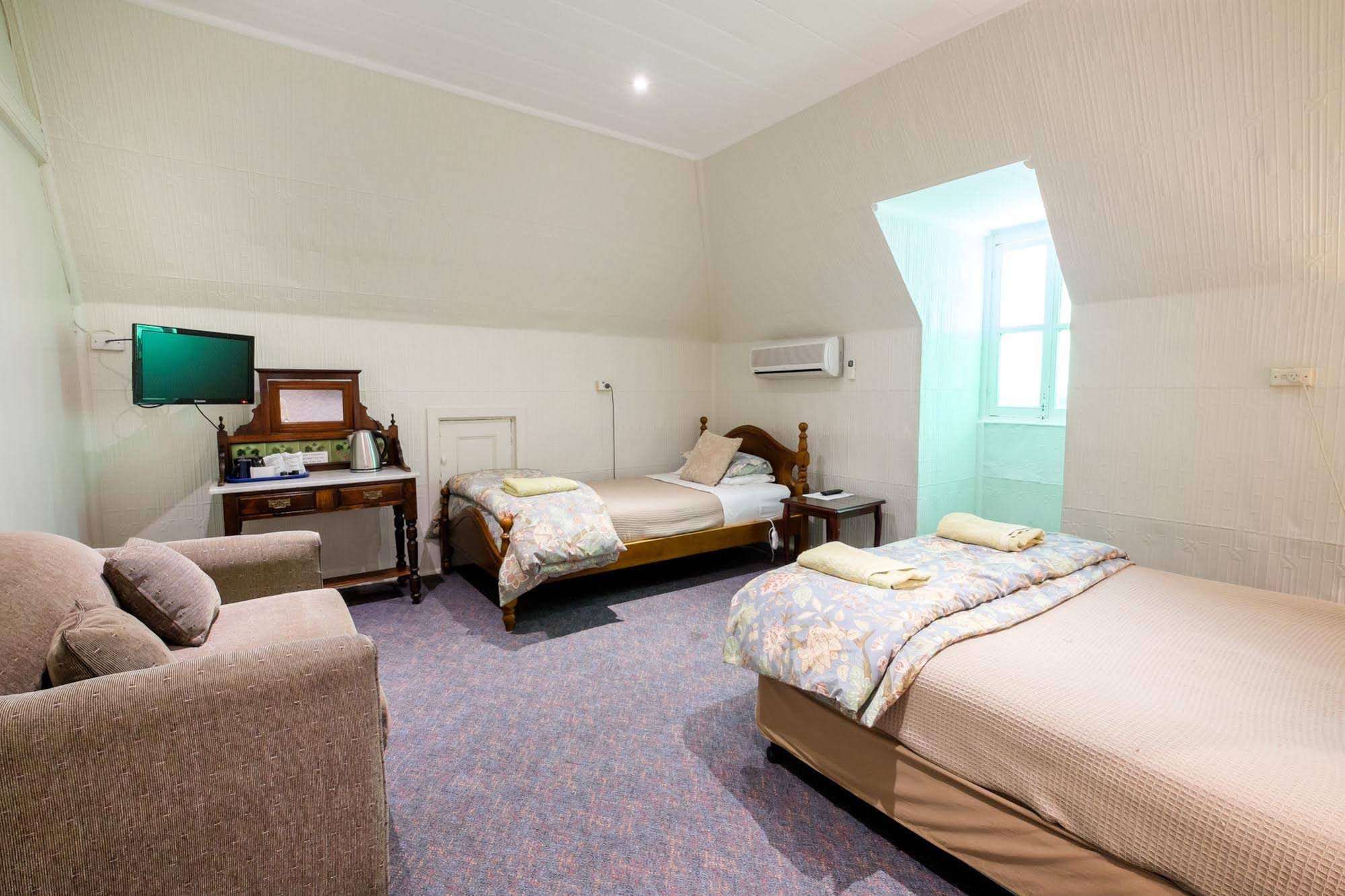 Peel Inn Hotel