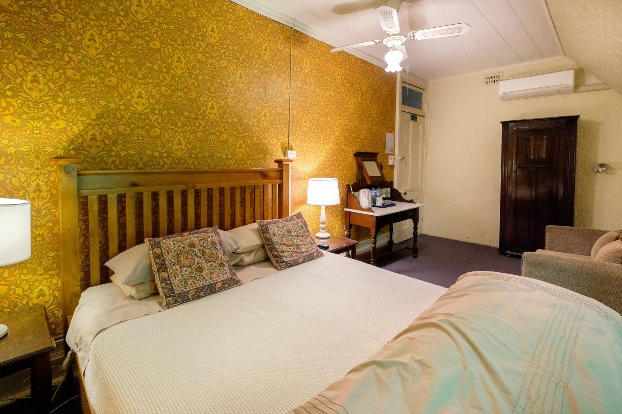 Peel Inn Hotel