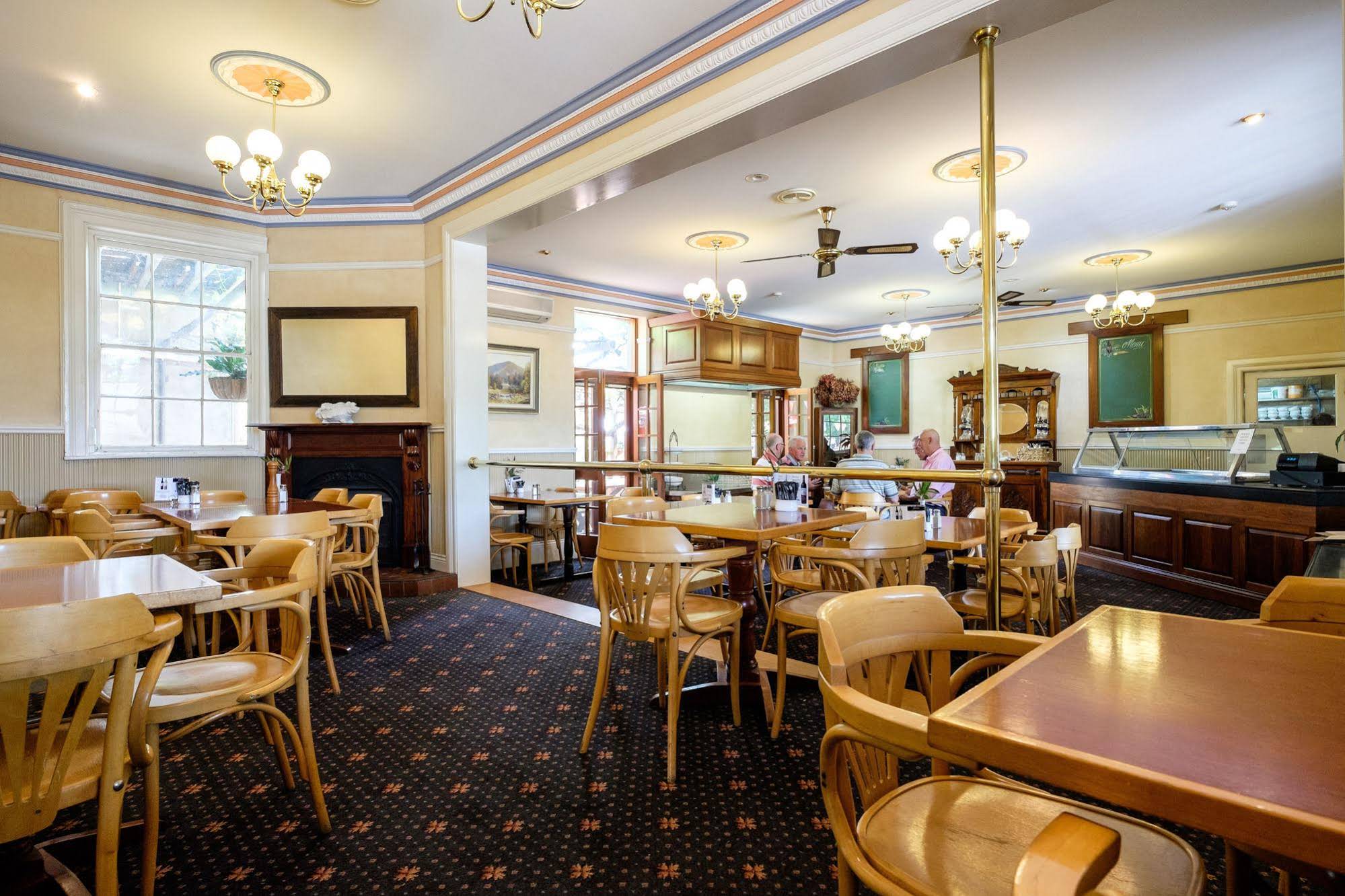 Peel Inn Hotel