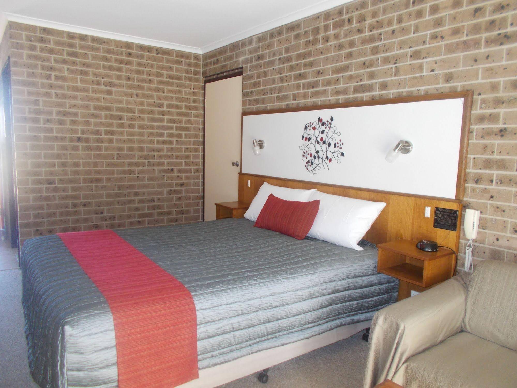 Idlewilde Town & Country Motor Inn