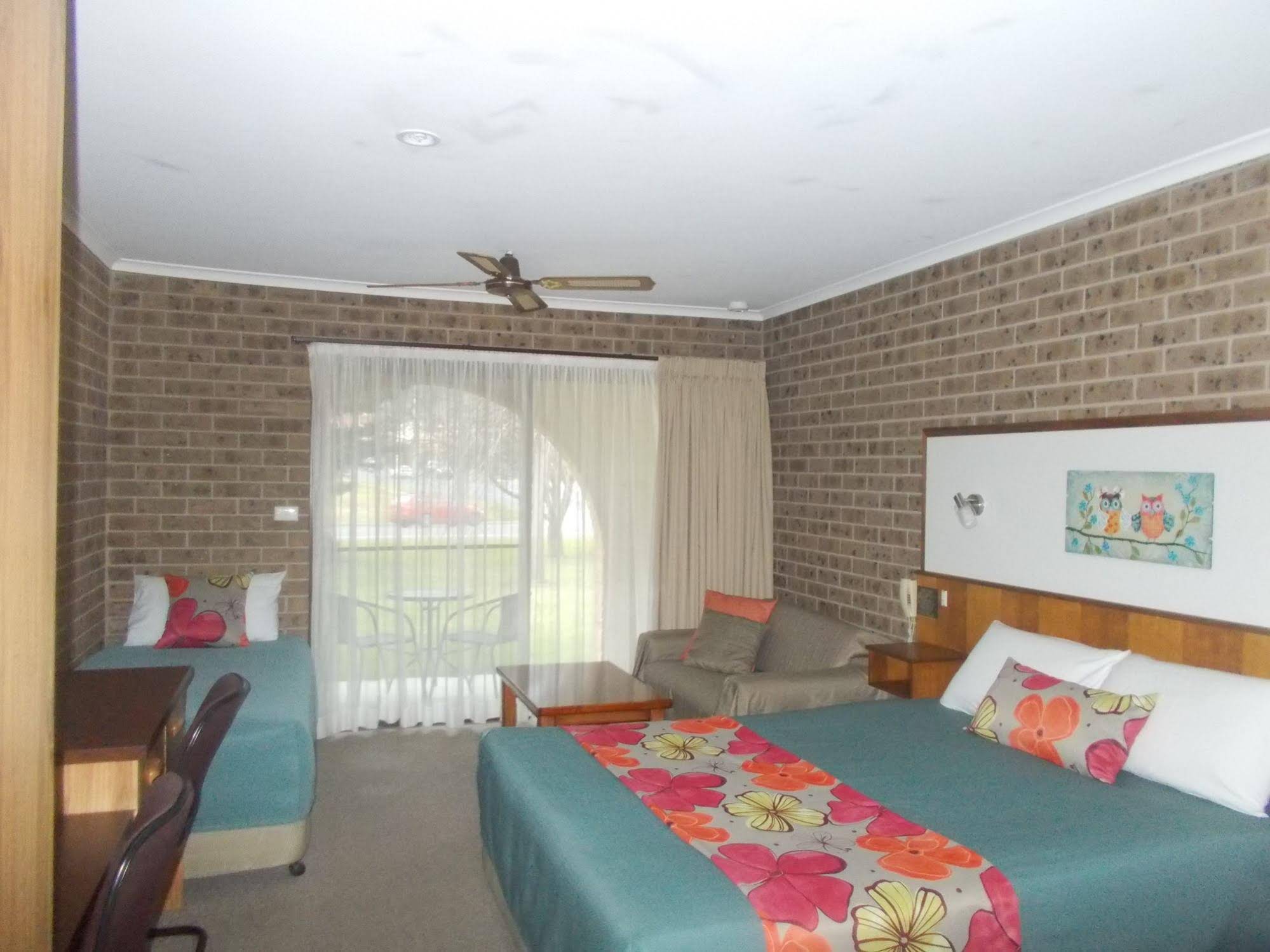 Idlewilde Town & Country Motor Inn
