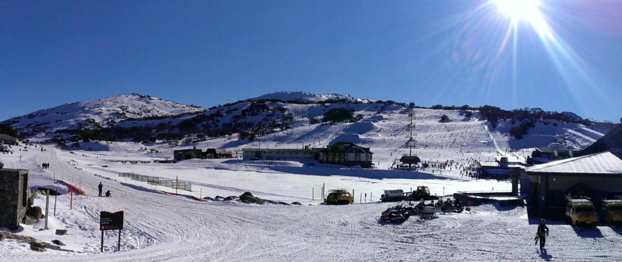 Man From Snowy River Hotel