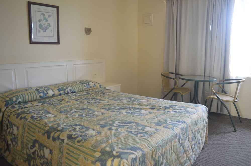 Excelsior Motor Inn