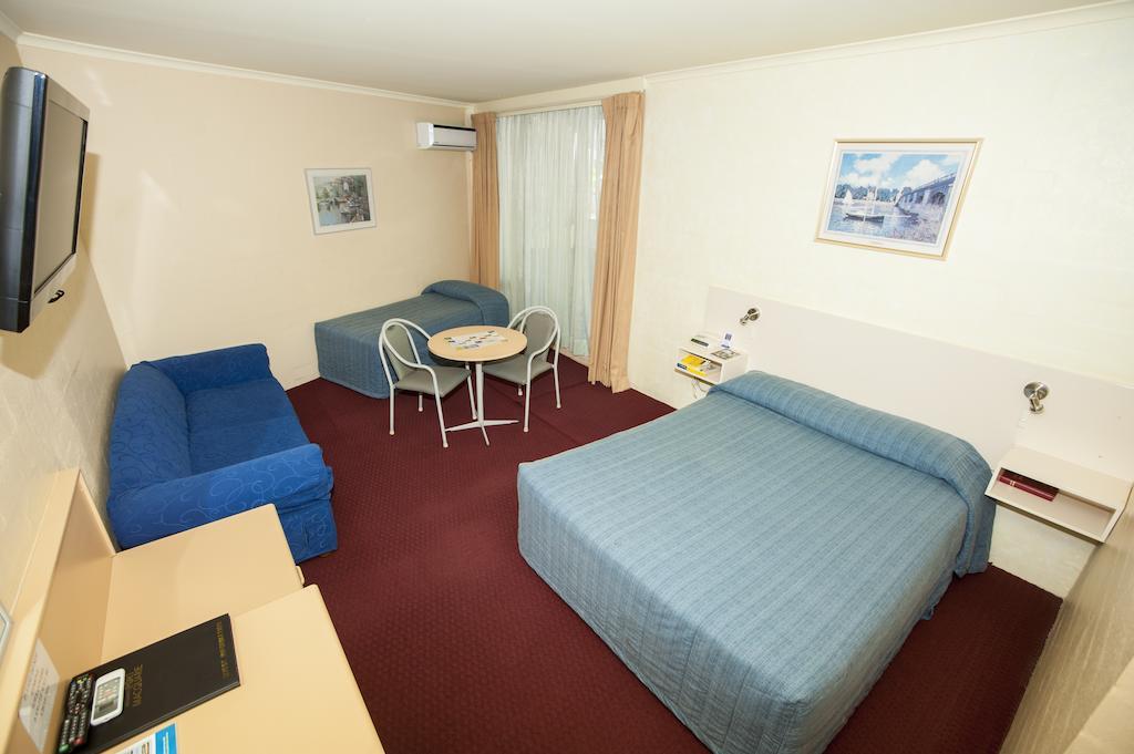 Palm Court Motor Inn