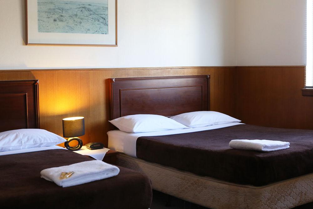 Holiday Lodge