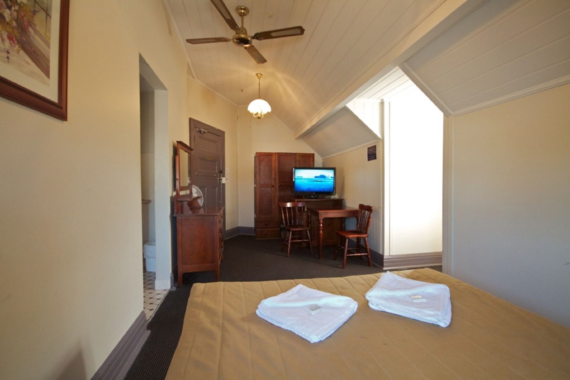 Kirk On Harris Hotel