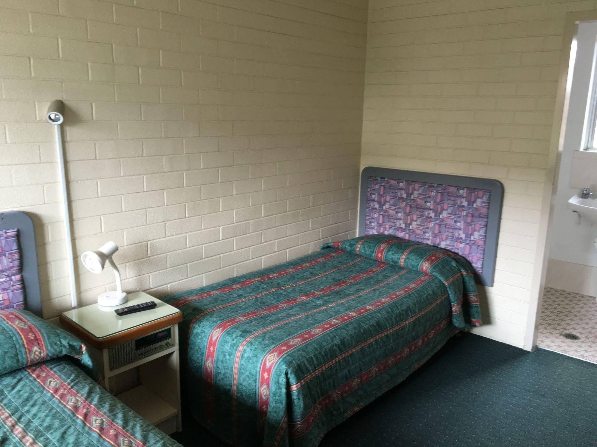Crest Motor Inn