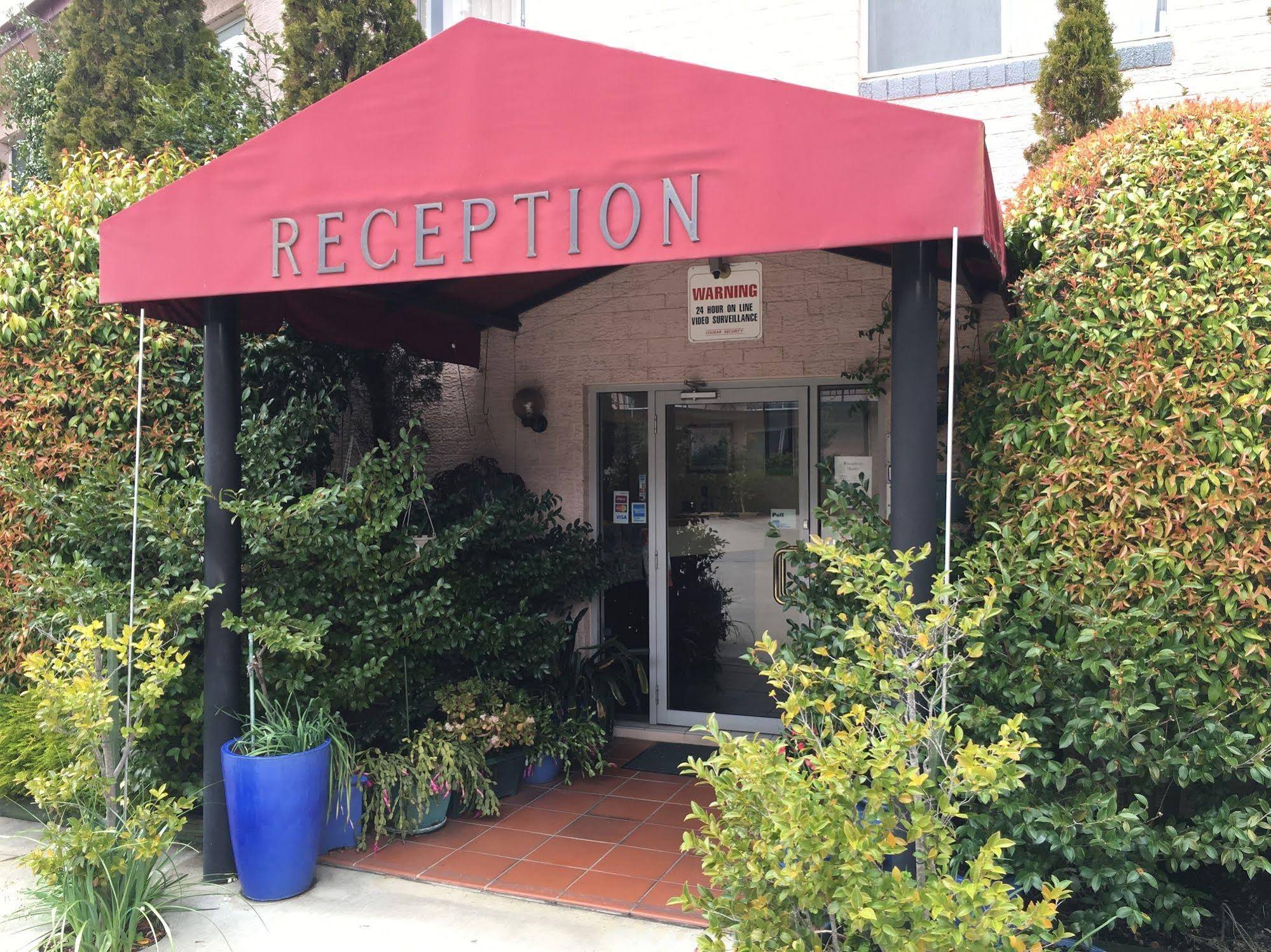 Crest Motor Inn