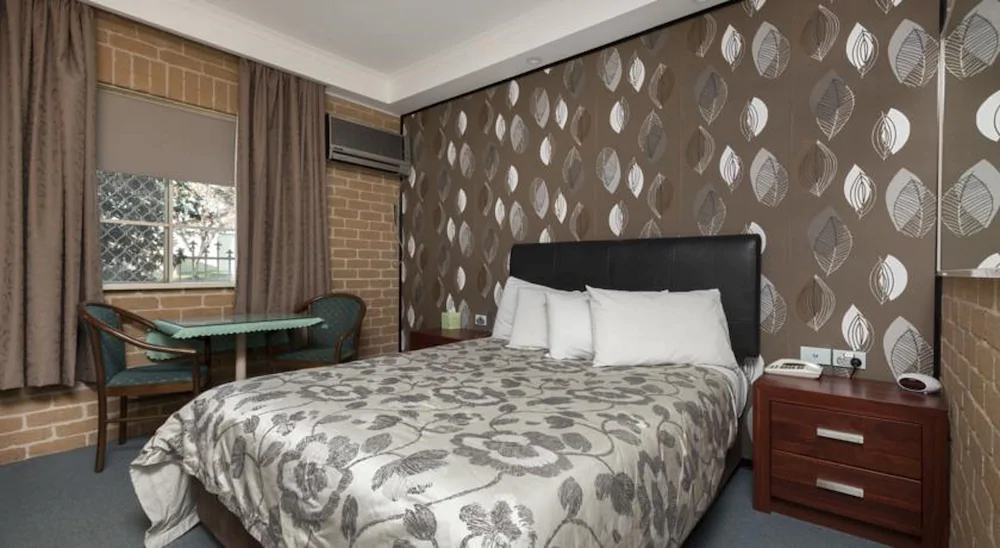 Grand Manor Motor Inn