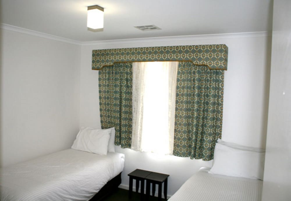 Grand Manor Motor Inn