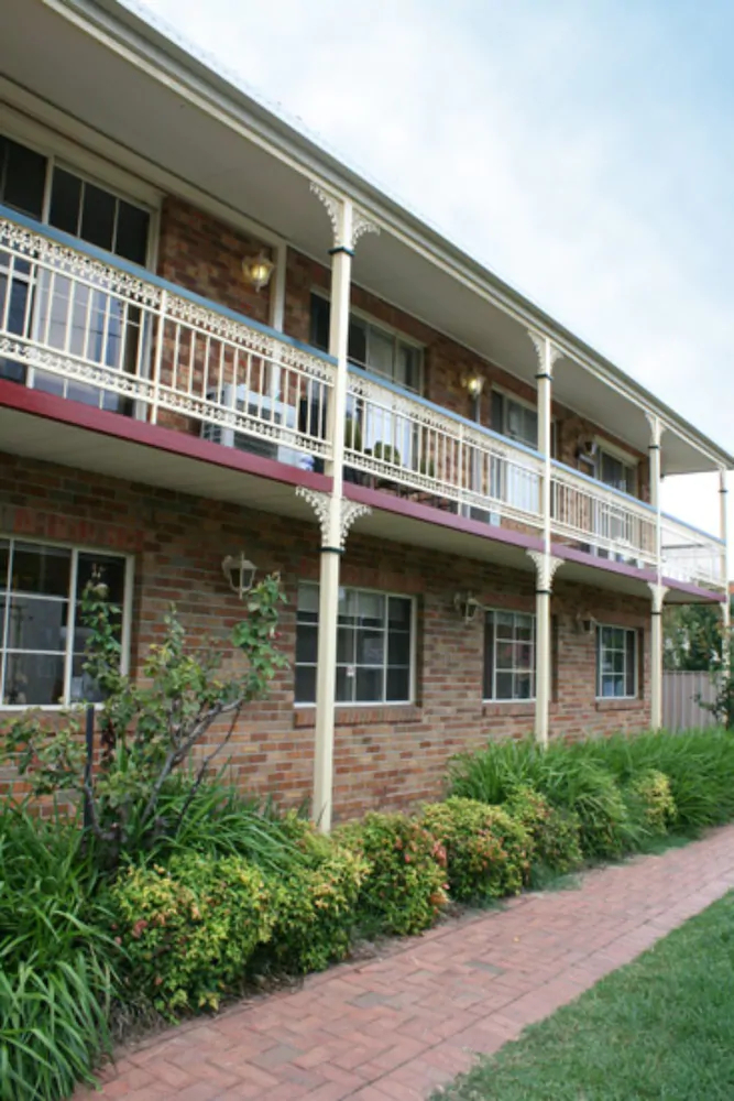 Grand Manor Motor Inn