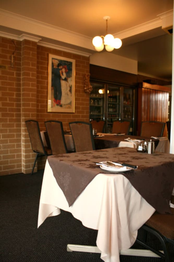 Grand Manor Motor Inn