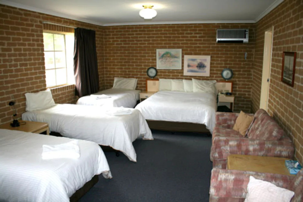 Grand Manor Motor Inn