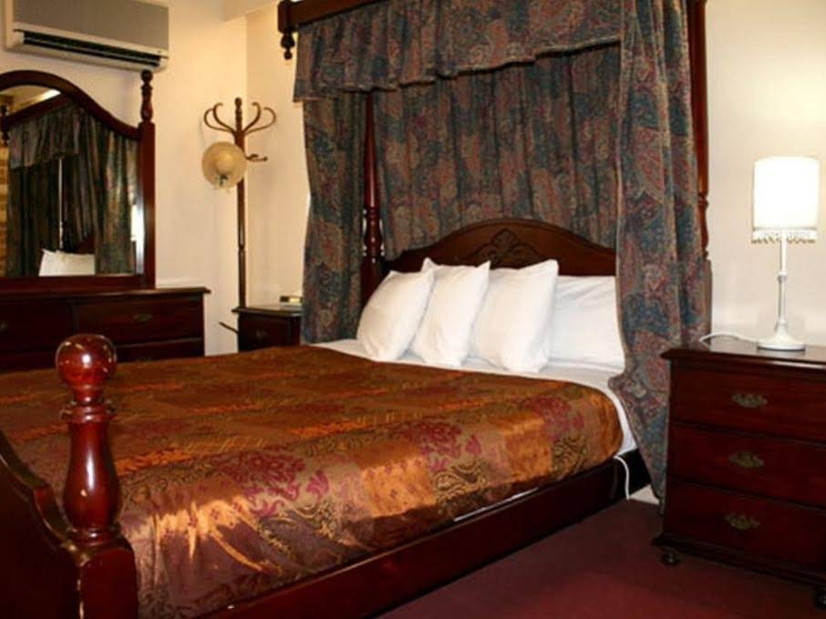 Leagues Motel