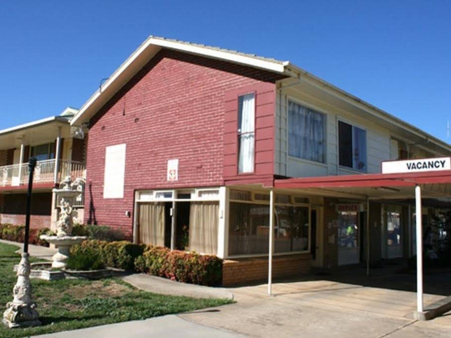 Leagues Motel