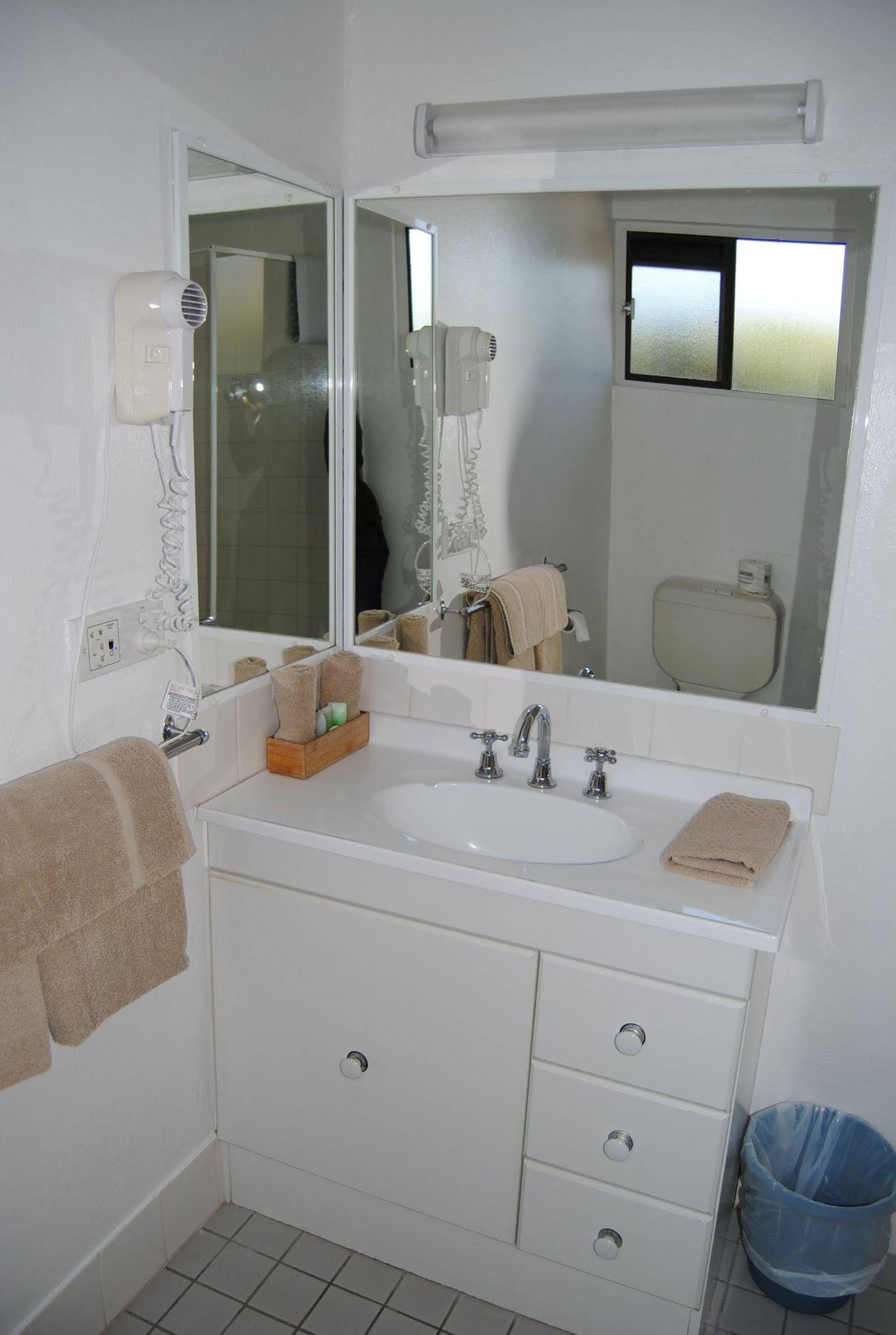 Airlie House Motor Inn