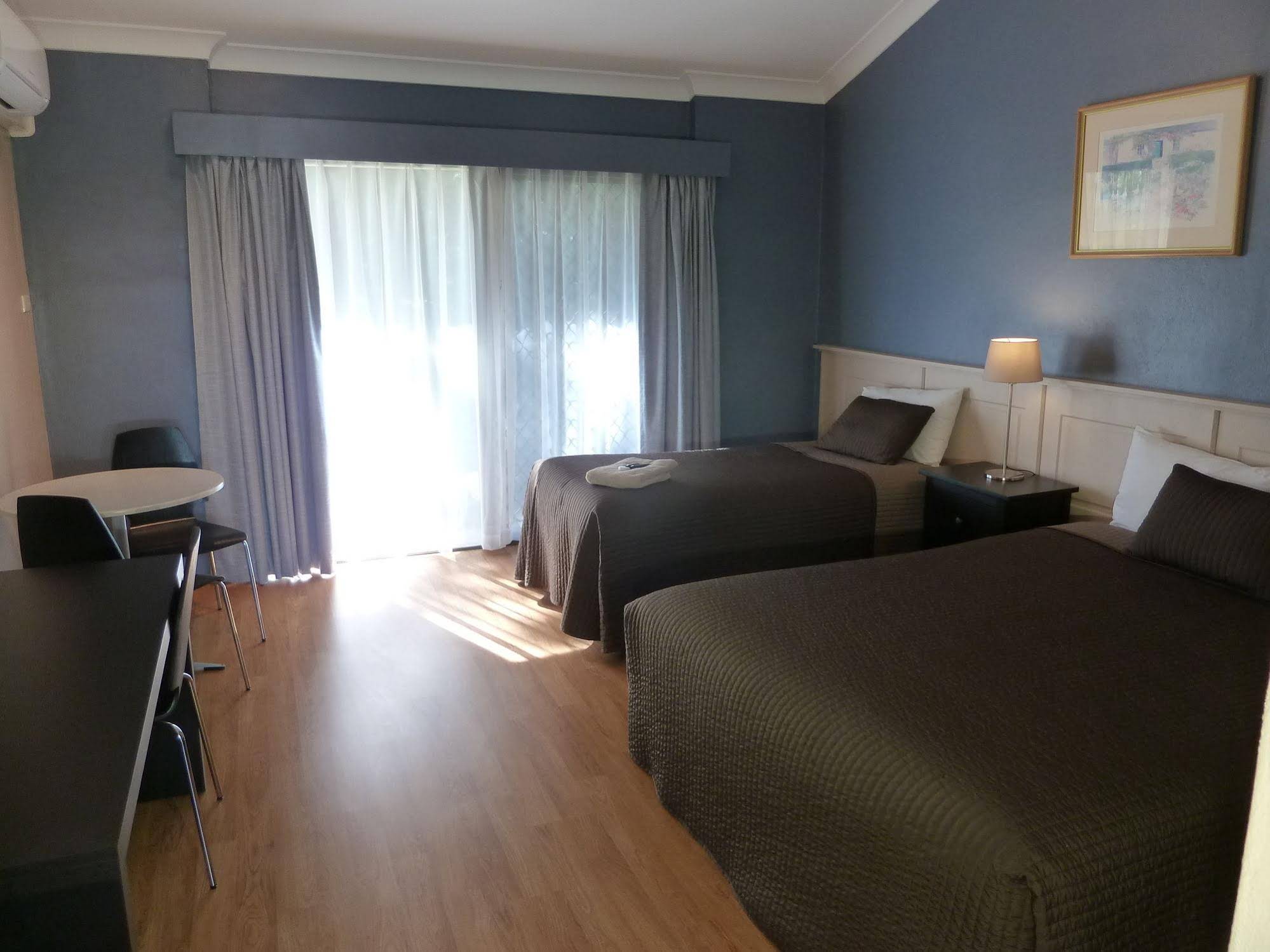 Airlie House Motor Inn