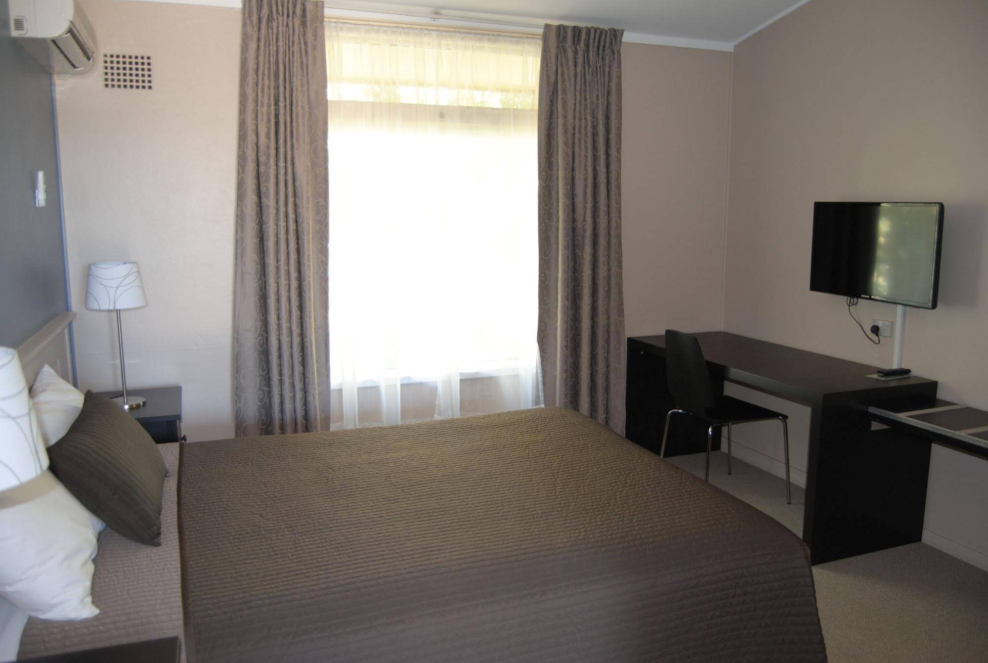 Airlie House Motor Inn