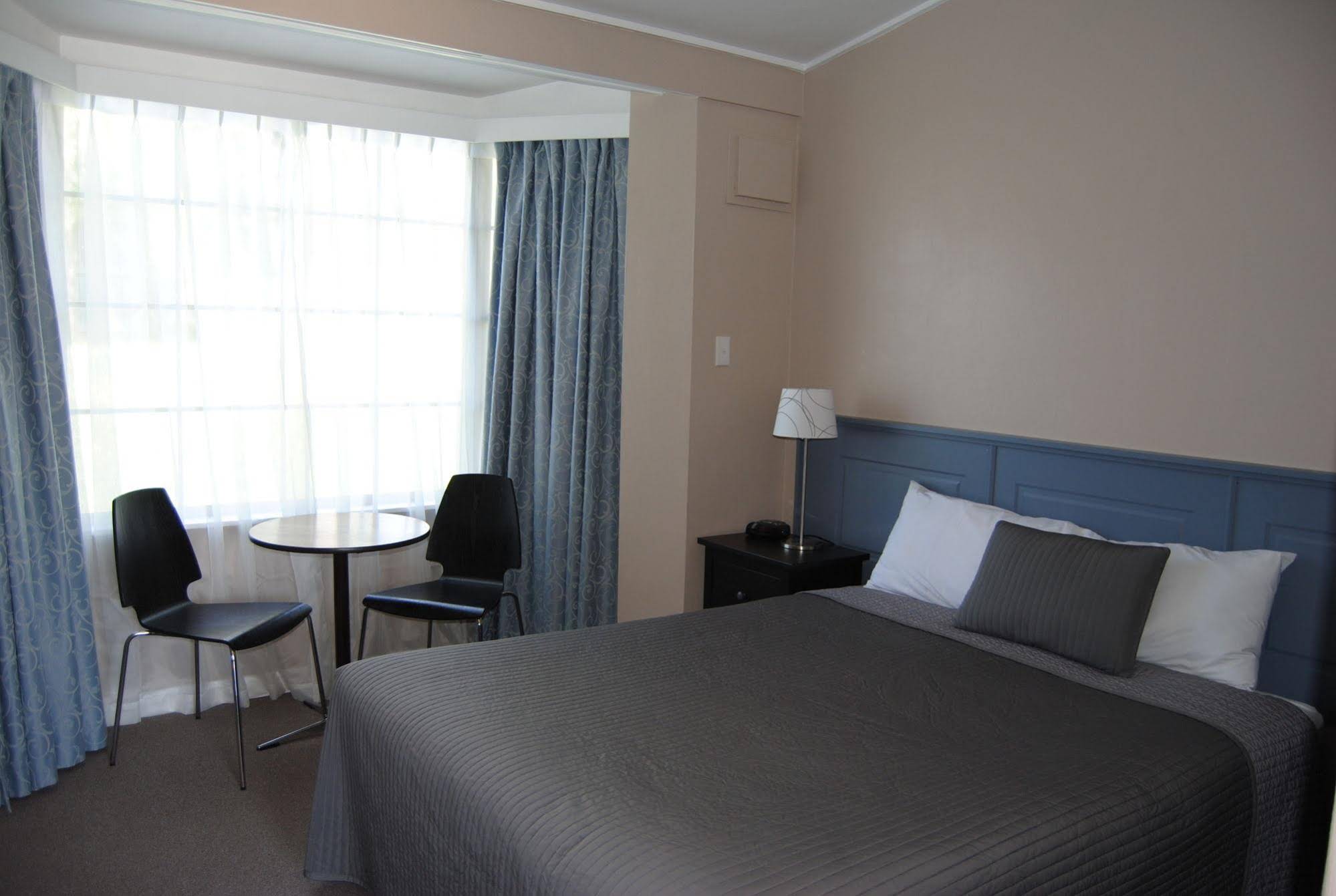 Airlie House Motor Inn