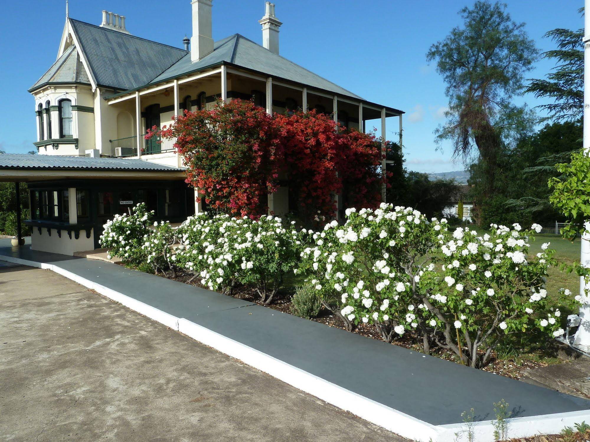 Airlie House Motor Inn