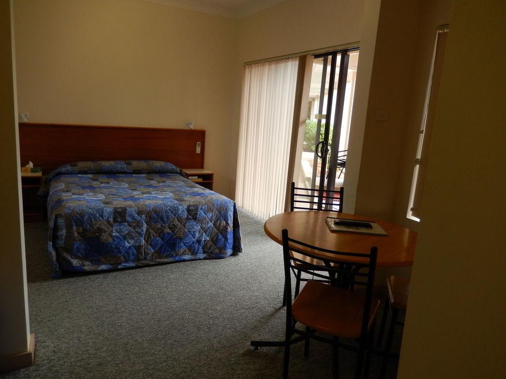 Pioneer Way Motel