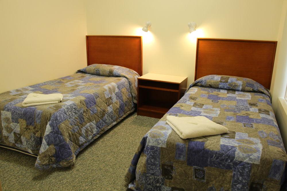 Pioneer Way Motel
